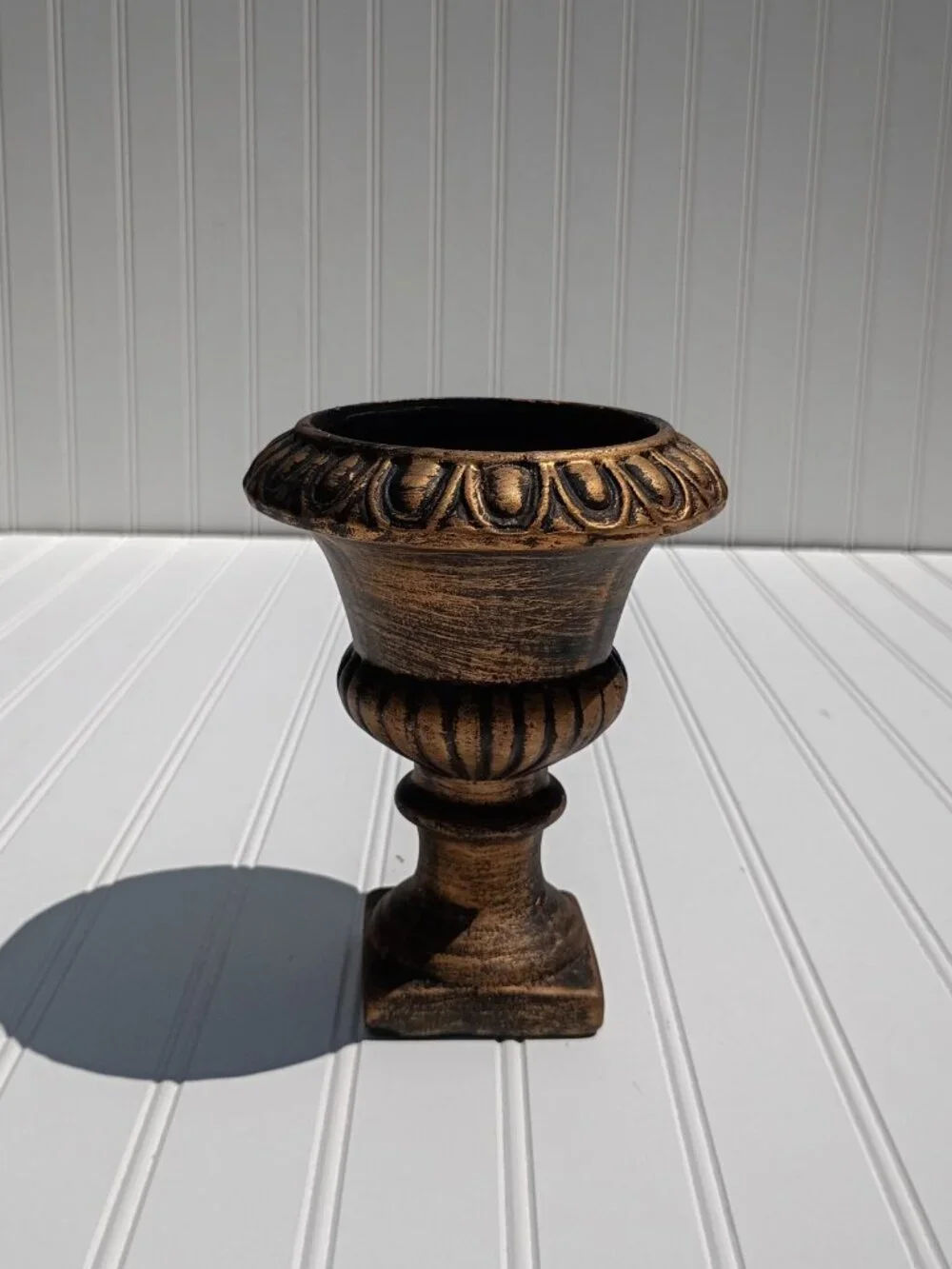 Vintage Style Pedestal Urn Vase Antique Gold Finish 7.5-inch Terracotta Planter